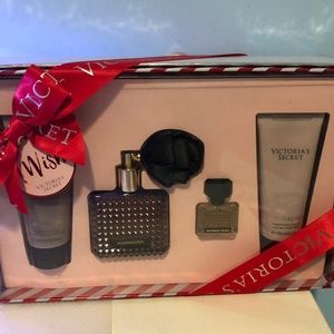 Brand New Victoria Secret Scandalous Perfume Set